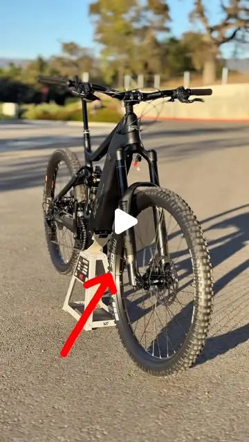 Custom Trailblazer e-bike build with 2000W V2 motor, Öhlins suspension and custom 24kt gold decals from Hi Power Cycles