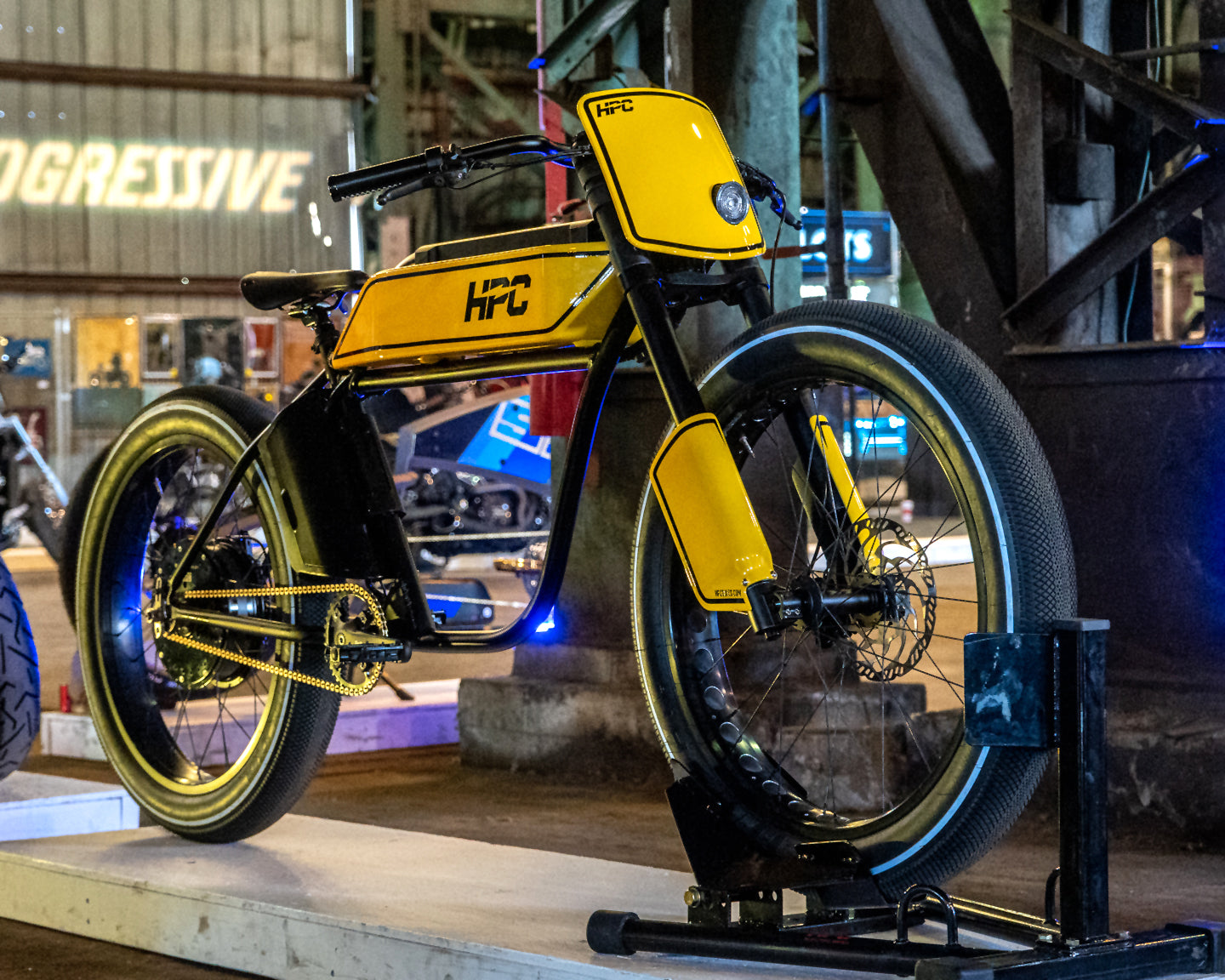 tracker electric bicycle Tracer DS7 26" Stretch Cruiser E-Bike 800W The Tracker is your ultimate adventure companion New! Limited Edition HPC Tracker